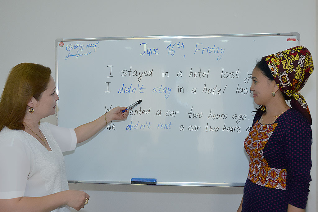 V Aziýa oýunlarynyň  terjimeçiler toparynda  “Dalçyn”  okuw we terjimeçilik merkeziniň hünärmenleri 