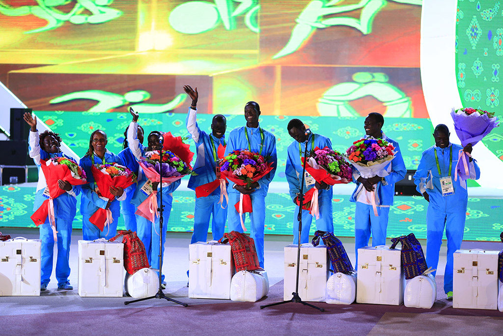 The award ceremony of the presents to refugee sportsmen takes place in the Olympic village 