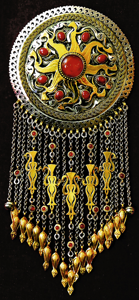 Ýaş zergär Aýjemal Çaryýewanyň şaý-sepleri hünärmenleriň we şaý-sepleriň gadyryny bilýänleriň ünsüni özüne çekýär