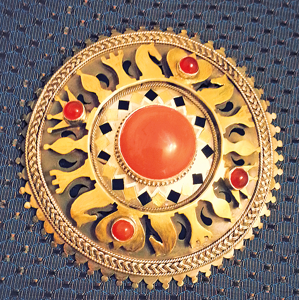 Ýaş zergär Aýjemal Çaryýewanyň şaý-sepleri hünärmenleriň we şaý-sepleriň gadyryny bilýänleriň ünsüni özüne çekýär