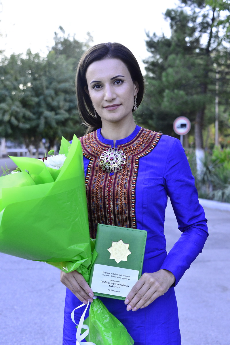 Döredijilik ruhy göterilişiniň baýraklary 