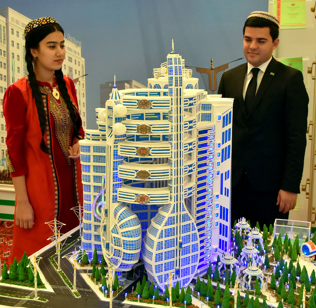 Halk hojalyk toplumynyň üstünlikleriniň sergisi işläp başlady