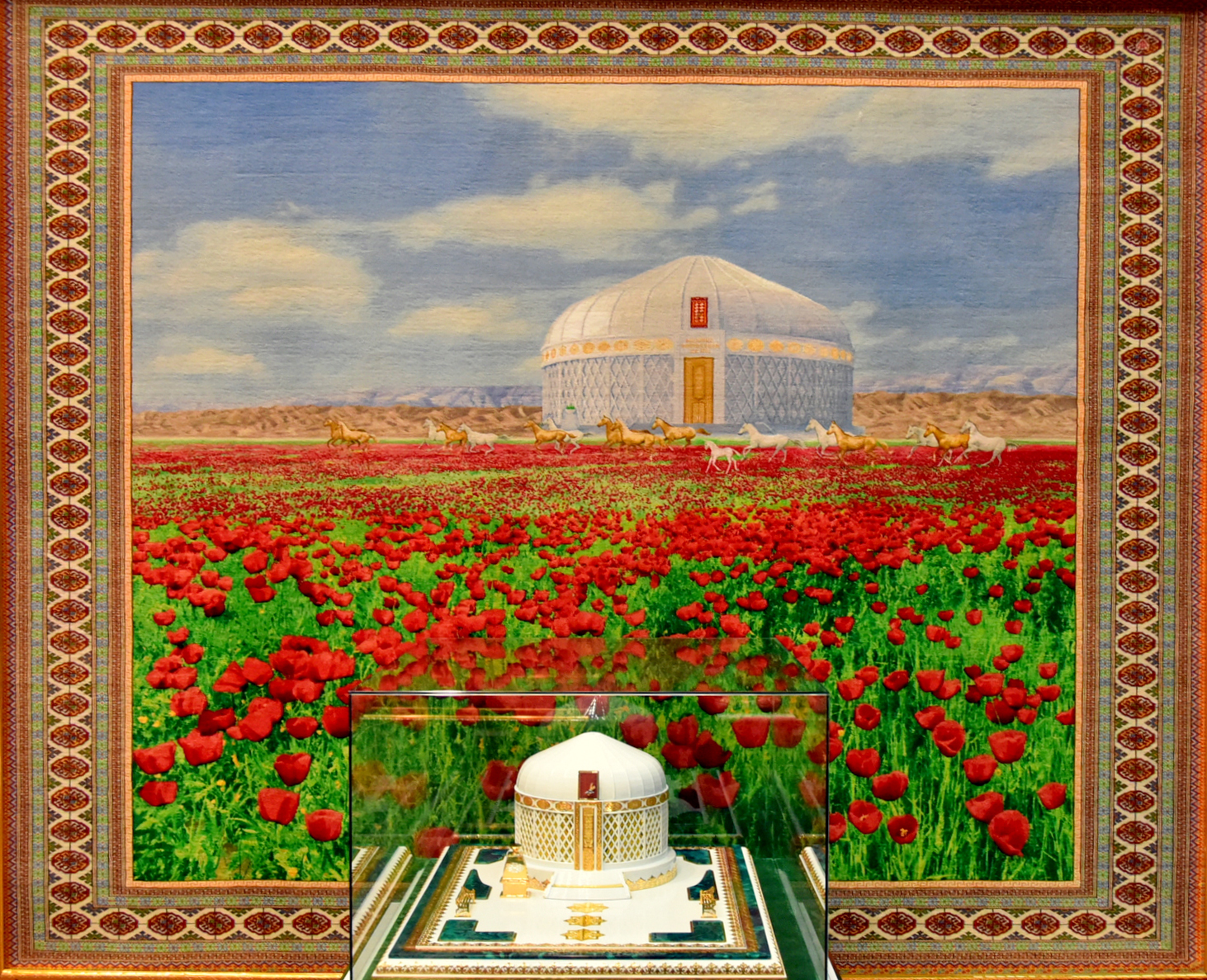 Türkmenistanyň Döwlet mýzeýinde Diýarymyzyň Garaşsyzlygynyň 26 ýyllyk baýramyna bagyşlanan sergi açyldy