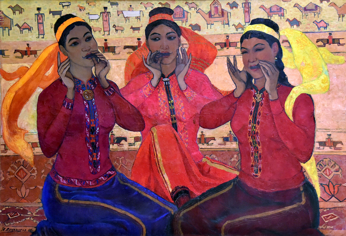 Тематическая экспозиция Музея ИЗО передаёт атмосферу всенародного праздника