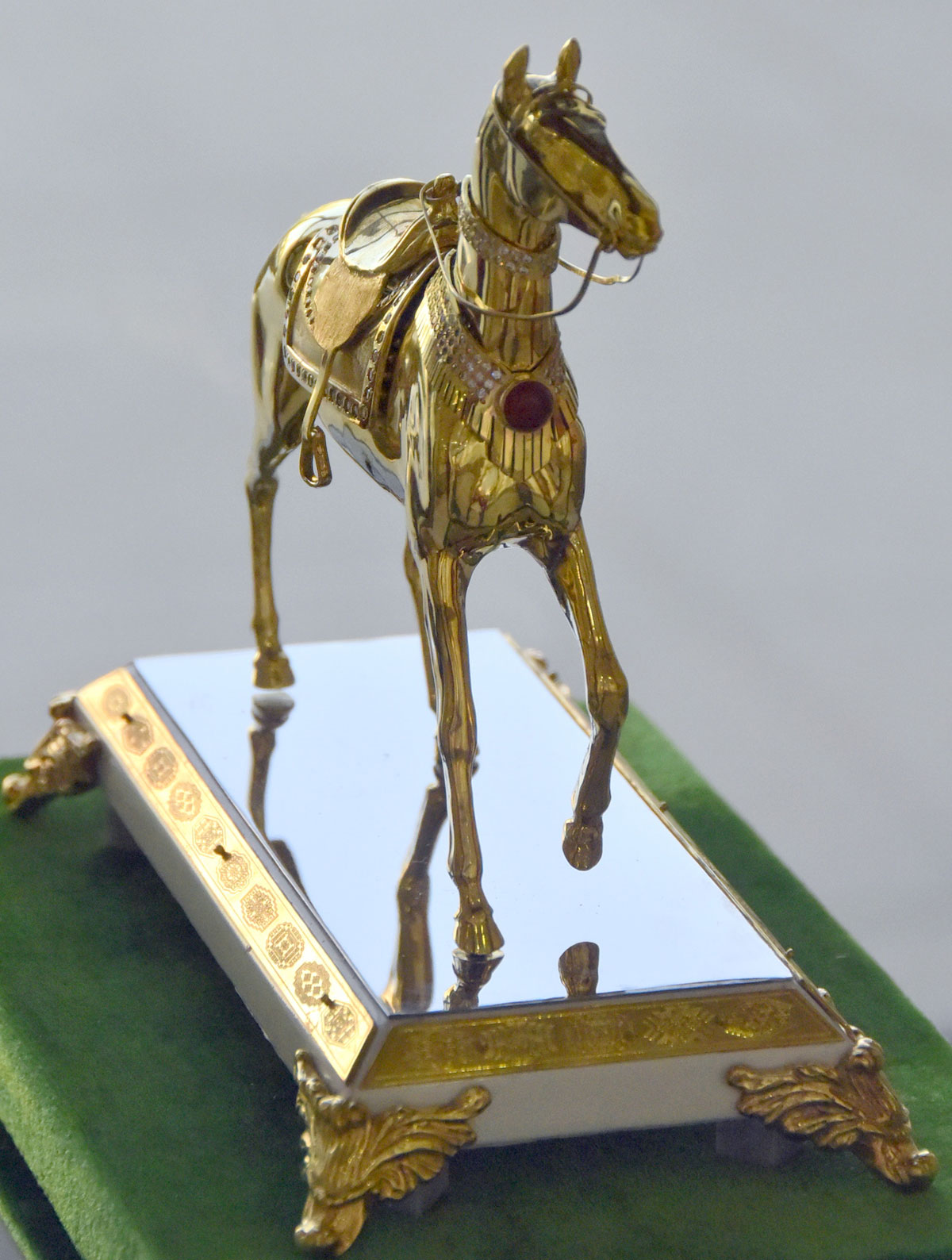 Тематическая экспозиция Музея ИЗО передаёт атмосферу всенародного праздника