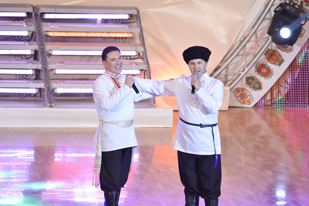 Paýtagtymyzyň Maslahat köşgünde ýurdumyzyň baş baýramynyň hormatyna konsert boldy 