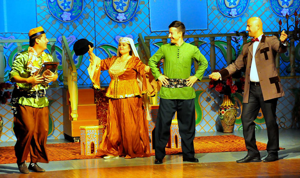 Gurjak teatry täze möwsümde „Arşyn mal alany“ görkezdi