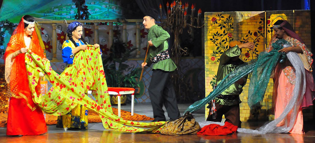 Gurjak teatry täze möwsümde „Arşyn mal alany“ görkezdi