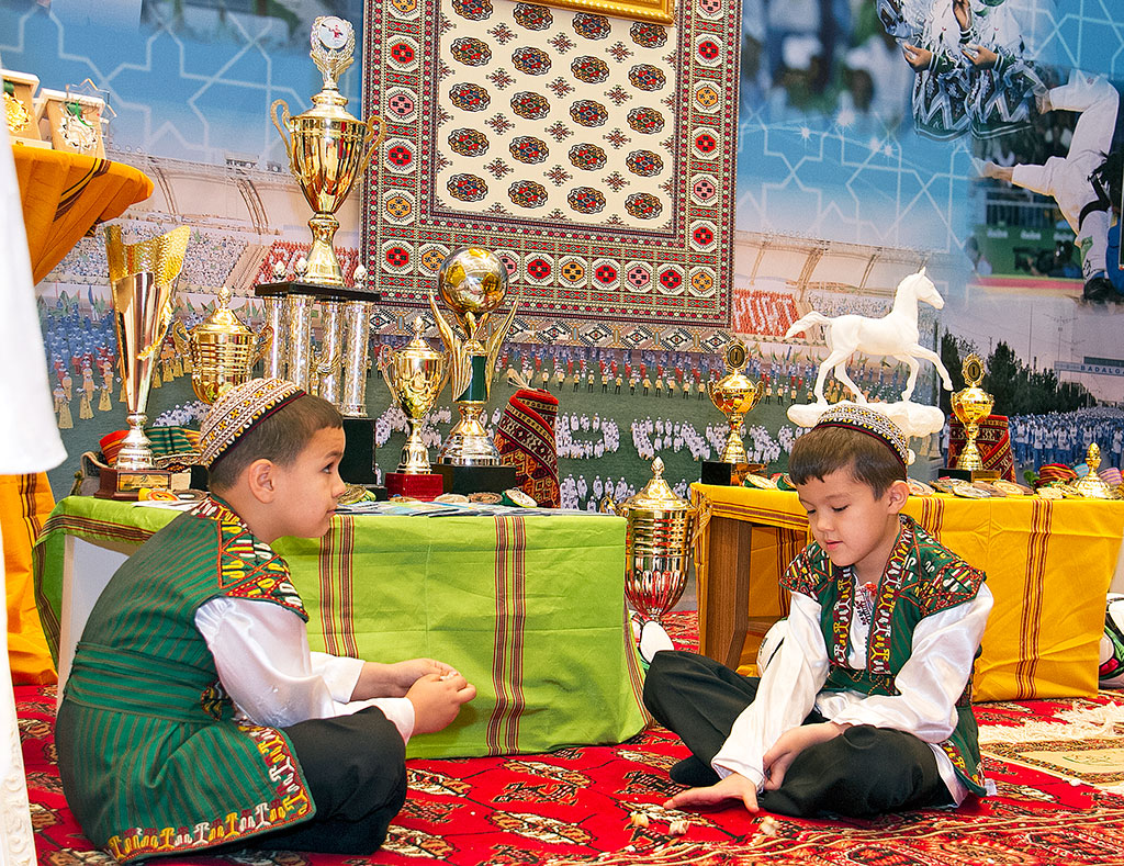 Aşgabatda bilim we sport ulgamynda gazanylan dünýä üstünlikleri bilen tanyşdyryldy  