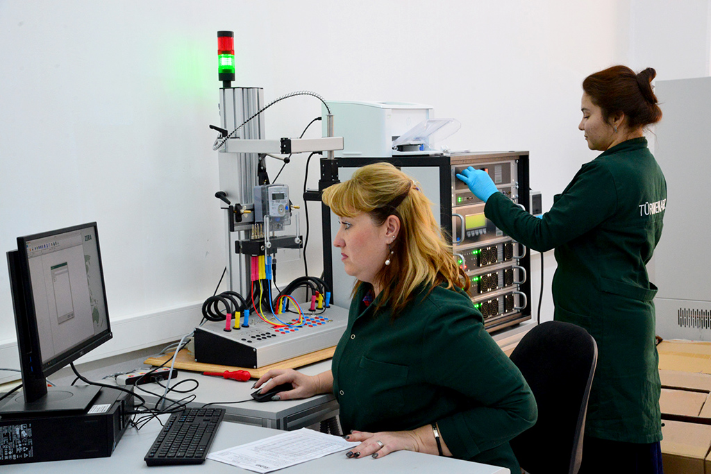 Первые электронные электросчётчики отечественного производства проходят испытания 