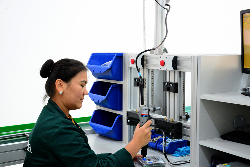 Первые электронные электросчётчики отечественного производства проходят испытания 