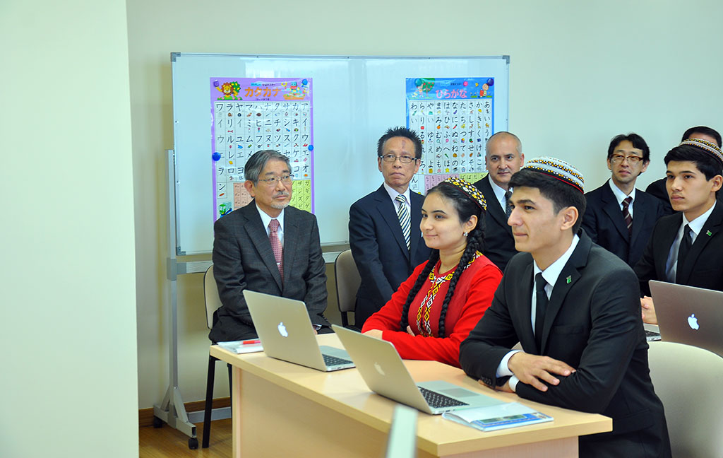 The Memorandum on Academic Exchange of Students signed between International University for the Humanities and Development and the Tokyo University of International Studies