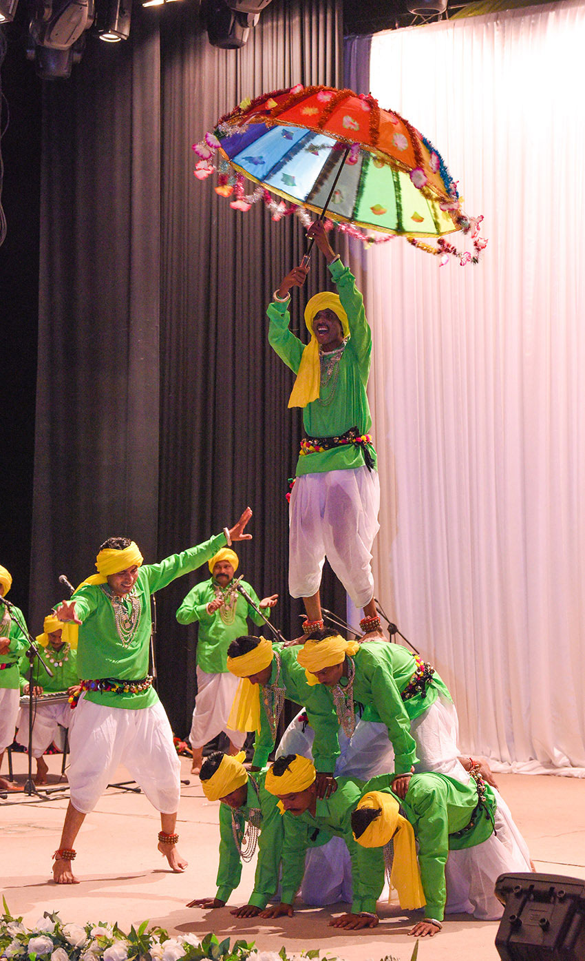 Aşgabatlylar «Nepangar Jagruti Kala Kendra» hindi tans toparynyň döredijiligi bilen tanyşdylar