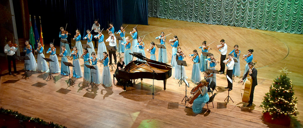 Tanymal pianinoçy Rozwita Lomeriň aşgabatly saz muşdaklaryna  sowgady