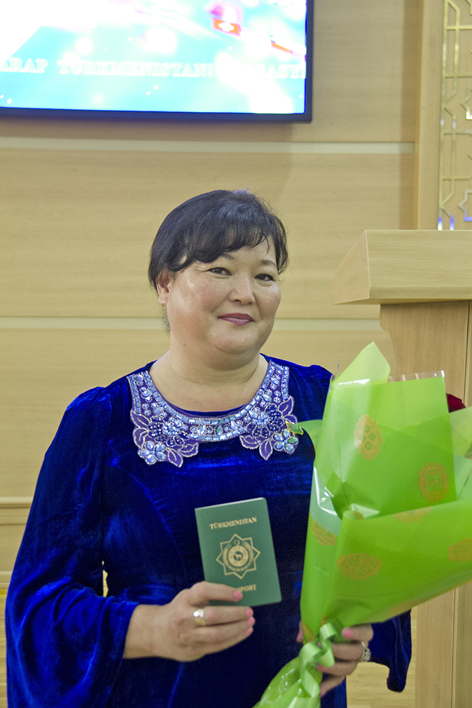Ýurdumyzyň täze raýatlaryna pasportlaryň gowşurylyş dabarasy geçirildi