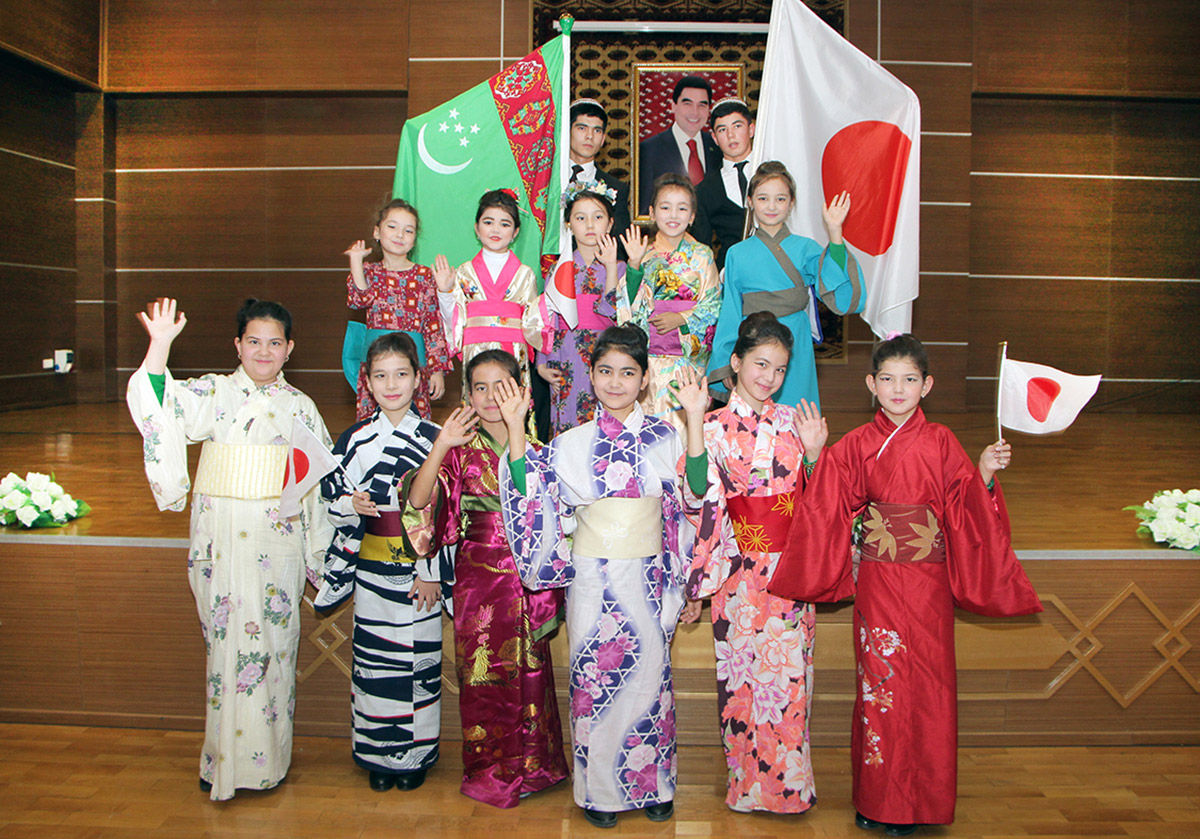 The interschool creative festival assisted to identify the best foreign language experts