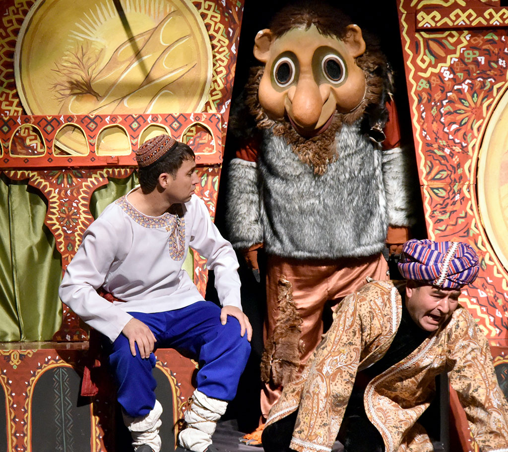 Gurjak teatrynyň döredijilik topary öz täze işini halkara gözden geçirilişine hödürlemegi göz öňünde tutýar