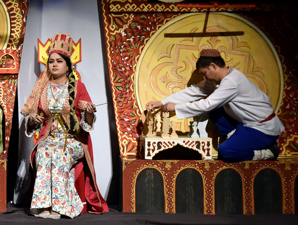 Gurjak teatrynyň döredijilik topary öz täze işini halkara gözden geçirilişine hödürlemegi göz öňünde tutýar