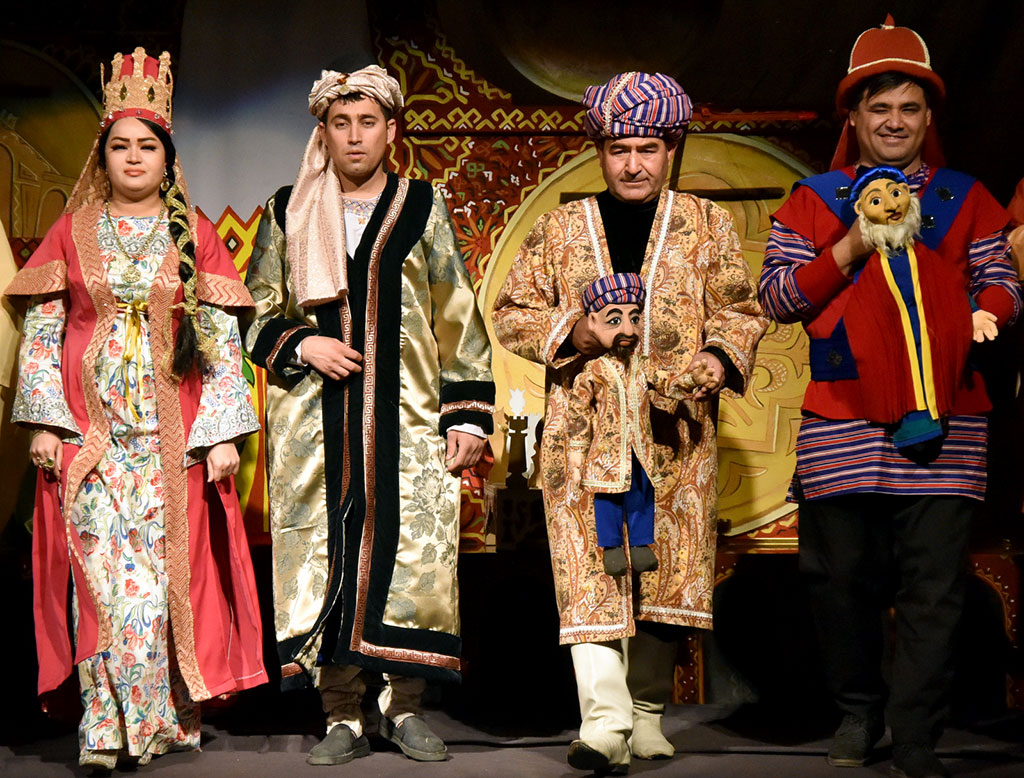 Gurjak teatrynyň döredijilik topary öz täze işini halkara gözden geçirilişine hödürlemegi göz öňünde tutýar