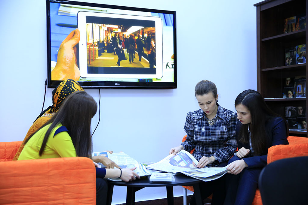 У туркменистанцев появилась возможность купить литератору Кембриджского университета 