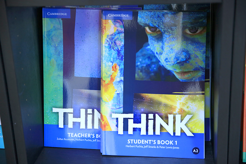 У туркменистанцев появилась возможность купить литератору Кембриджского университета 