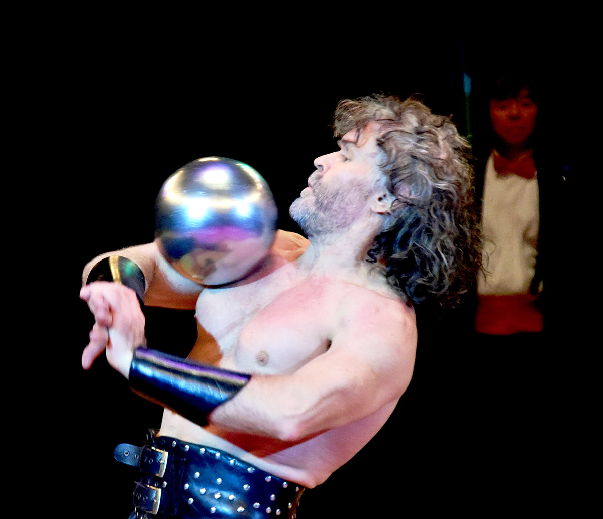 Премьера российской цирковой программы «Салют, лауреаты!» была восторженно встречена ашхабадской публикой