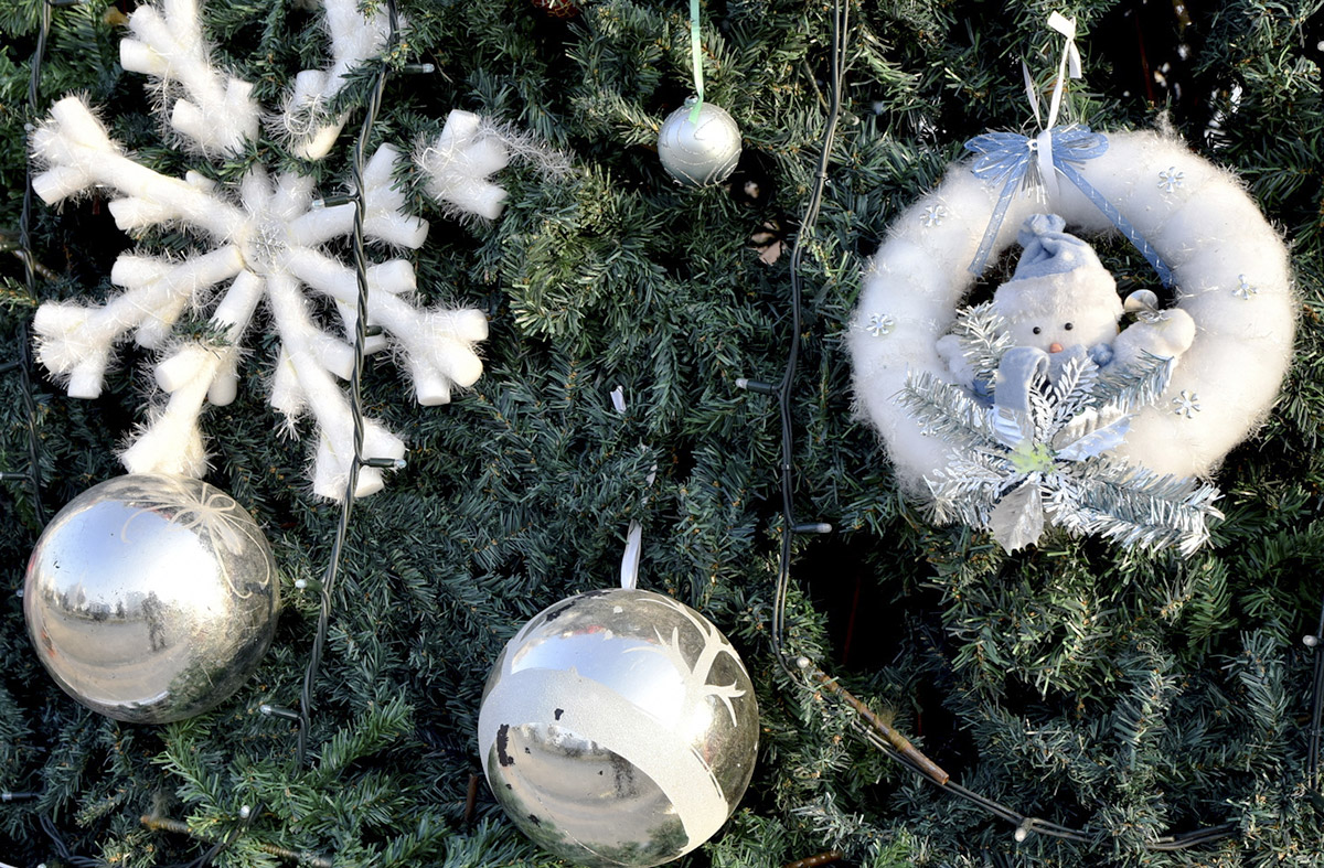 В преддверии новогодних праздников стало оживлённее на улицах и в торговых центрах столицы