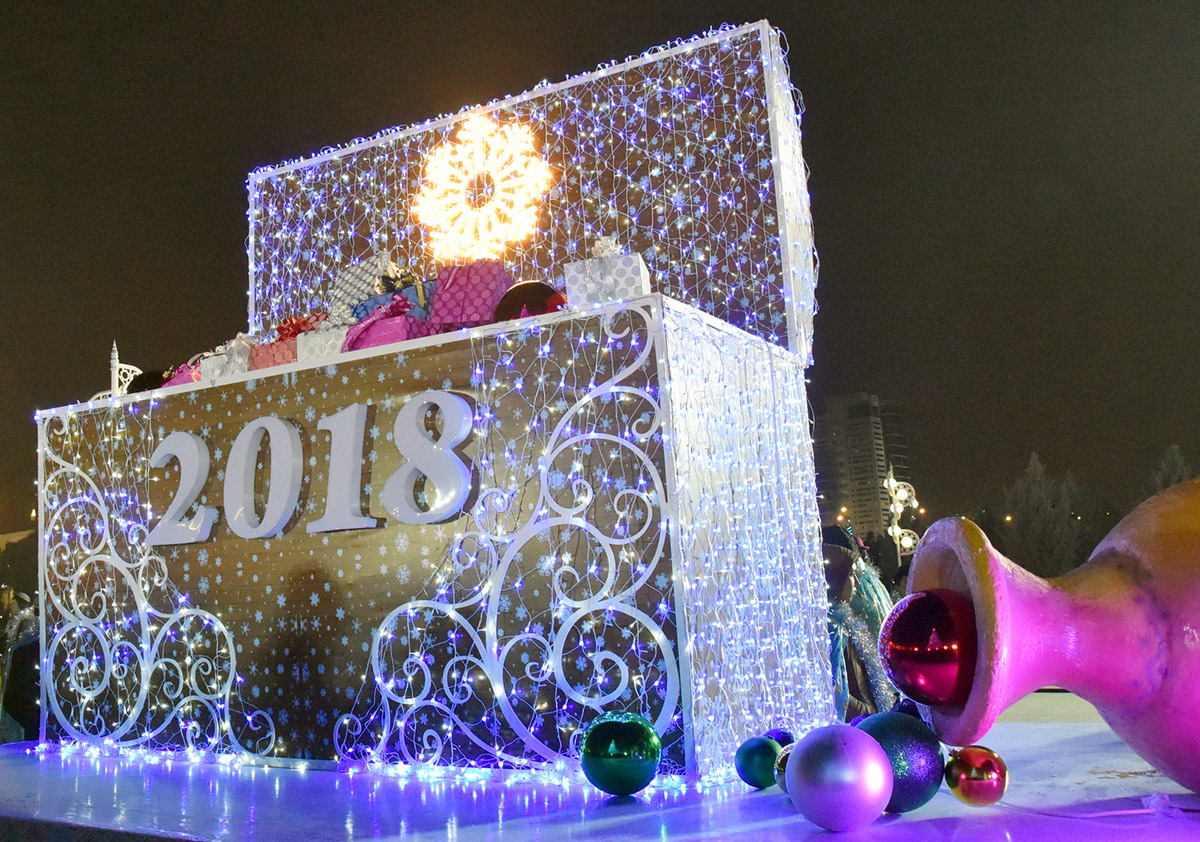 В преддверии новогодних праздников стало оживлённее на улицах и в торговых центрах столицы