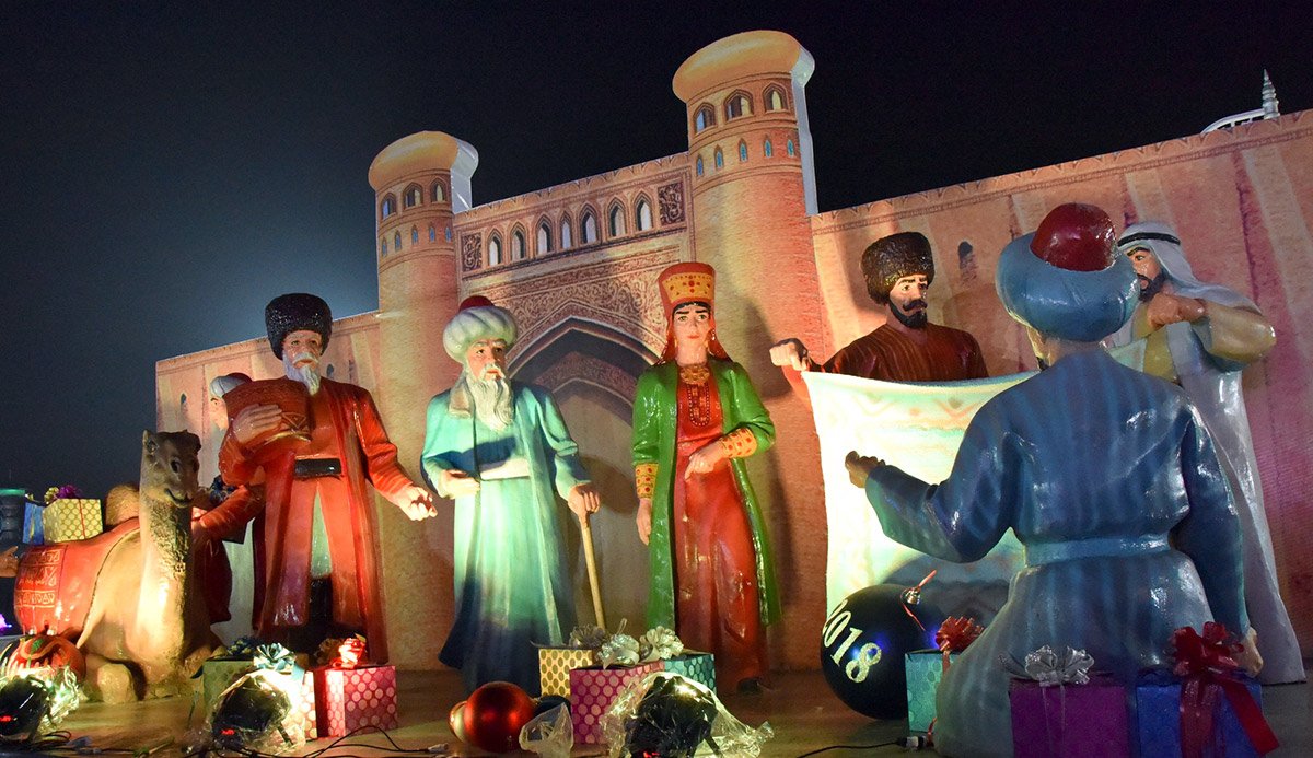 В преддверии новогодних праздников стало оживлённее на улицах и в торговых центрах столицы