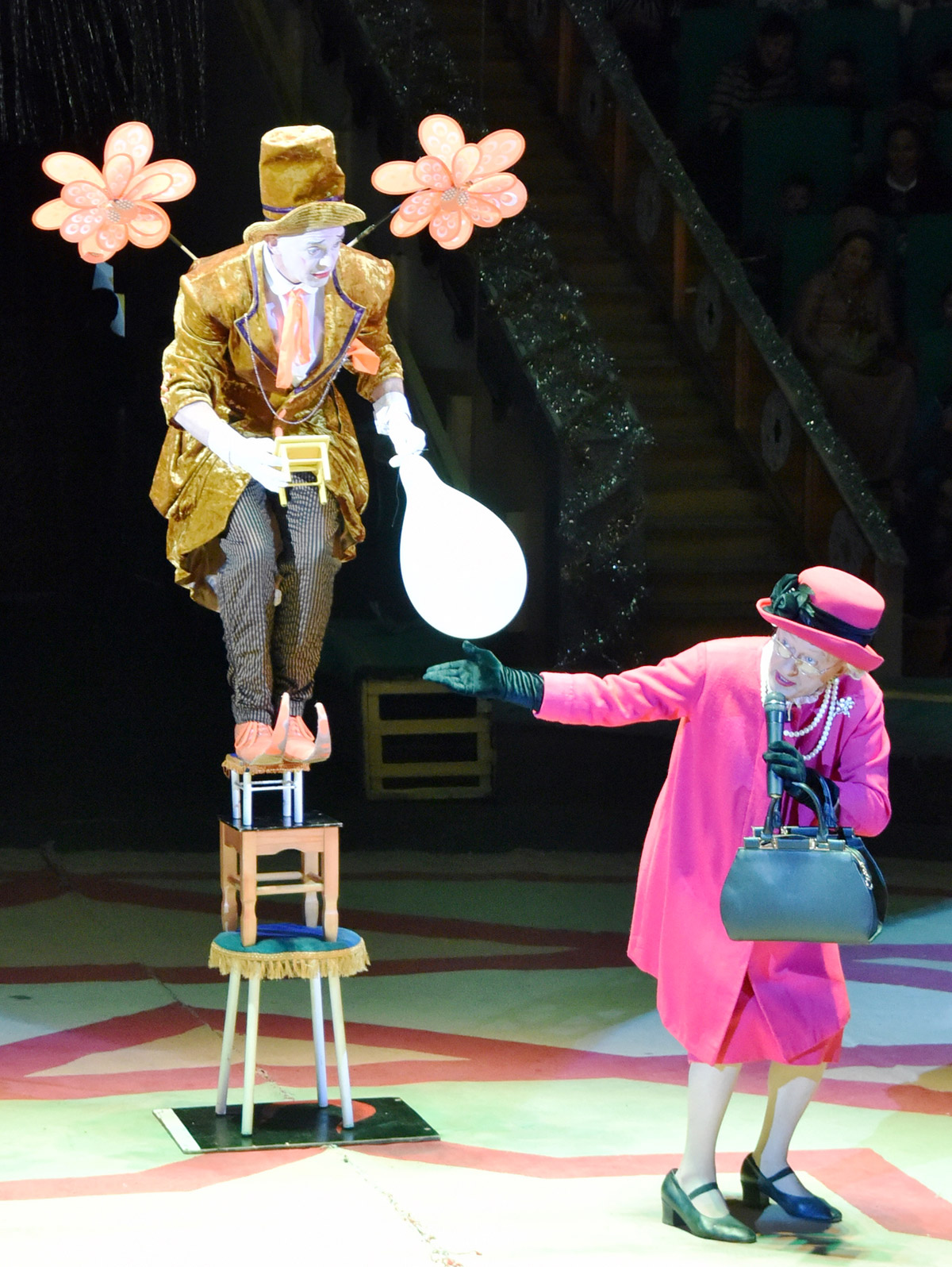 Russiýanyň  sirk artistleriniň  «Ýeňijilere şöhrat!» atly   çykyşlaryna aşgabatly tomaşaçylar ýokary baha berdiler