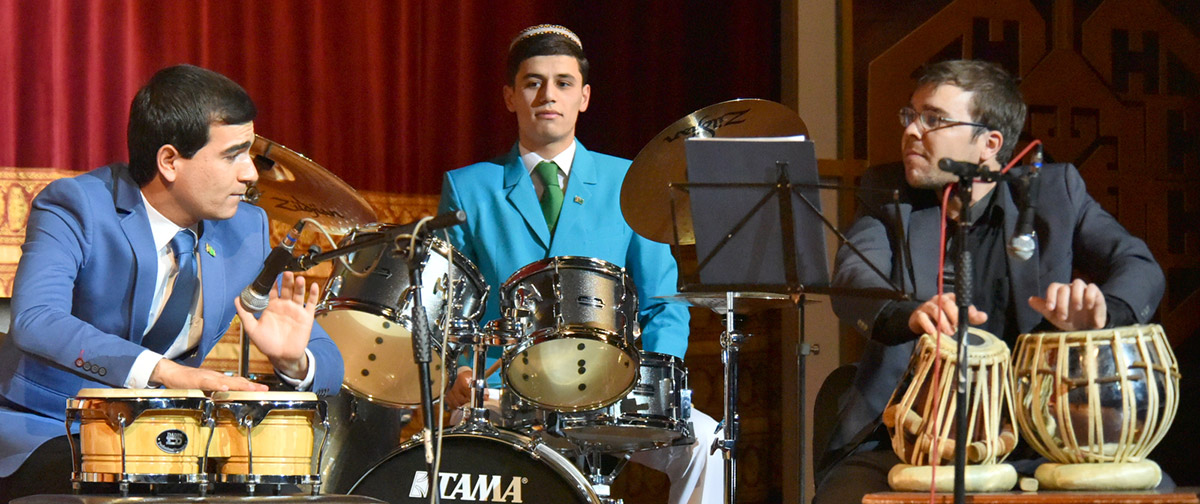 Рождественский подарок преподнесли ашхабадцам американские музыканты и студенты ТНК