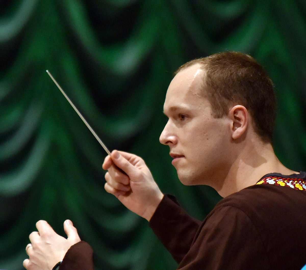 Amerikaly sazandalar we TMK-nyň talyplary aşgabatlylara roždestwo baýramyna sowgat taýýarladylar