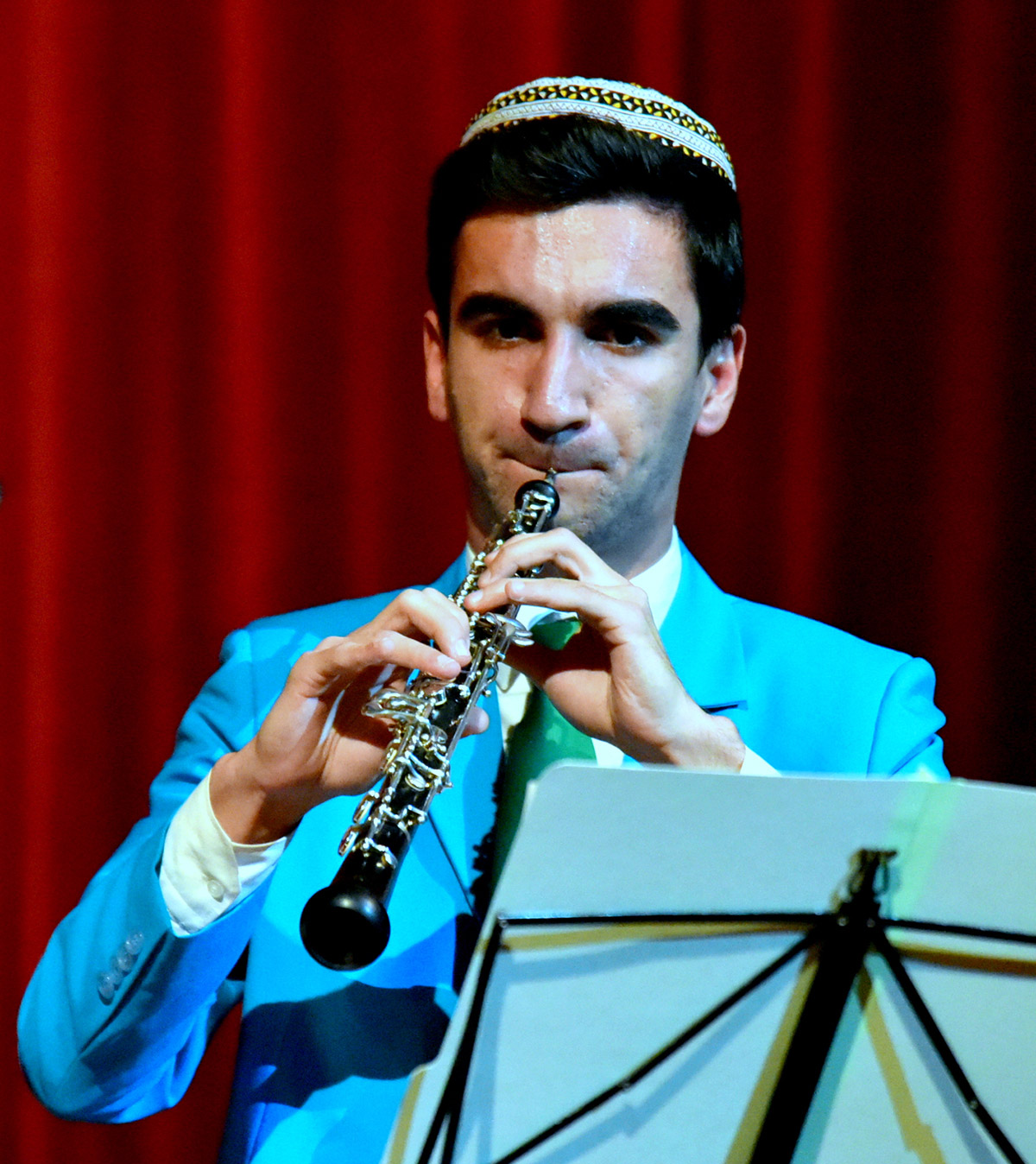 Amerikaly sazandalar we TMK-nyň talyplary aşgabatlylara roždestwo baýramyna sowgat taýýarladylar