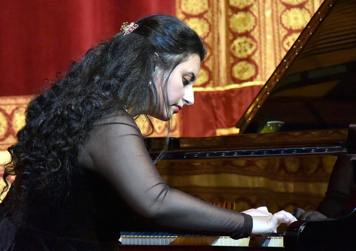 Amerikaly sazandalar we TMK-nyň talyplary aşgabatlylara roždestwo baýramyna sowgat taýýarladylar