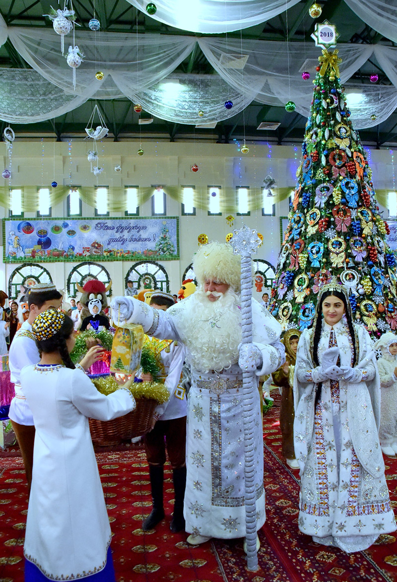 New Year celebration with the gifts giving on behalf of the head of state took place in the Orphan Palace 