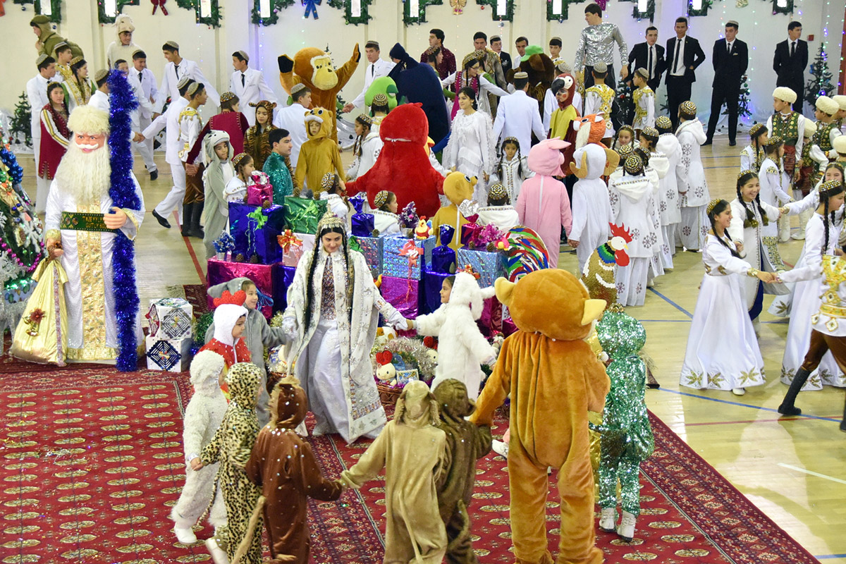 New Year celebration with the gifts giving on behalf of the head of state took place in the Orphan Palace 