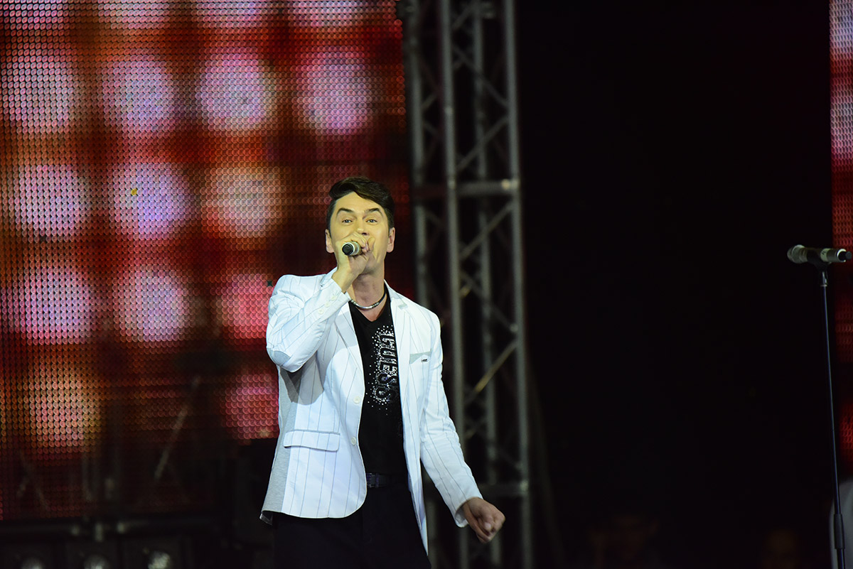 С новогодними концертами перед ашхабадцами выступили российская группа «На-На» и таджикский певец Пенжи Аннаев