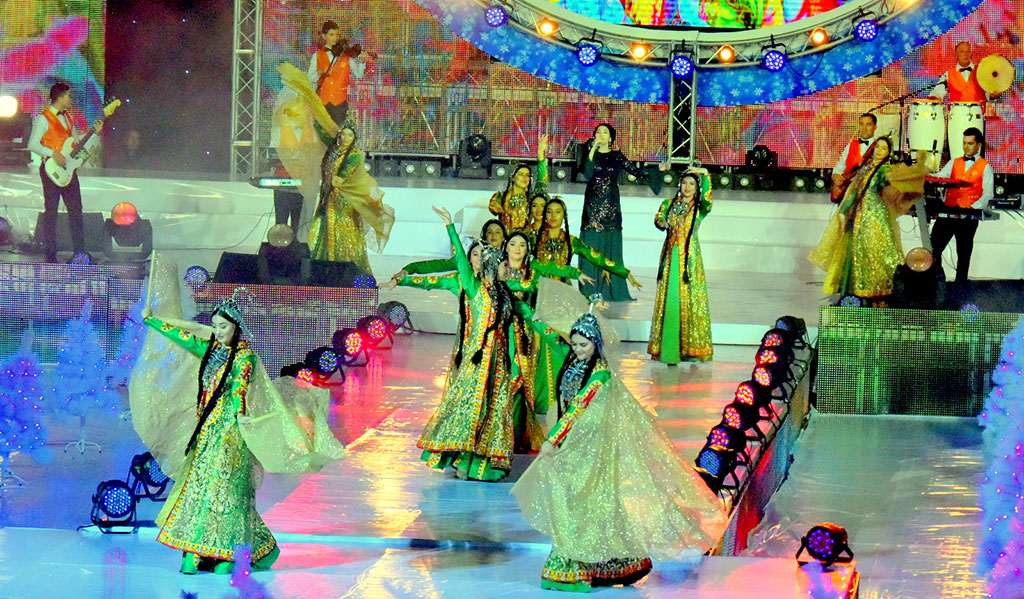 Ашхабадские меломаны тепло приняли дебютное выступление нового состава прославленной группы «Гунеш»