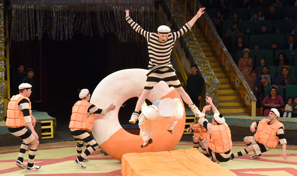 „Ýeňijilere şöhrat!“  atly sirk çykyşlaryna gatnaşyjylar  hünär syrlarynyň käbirini açýarlar