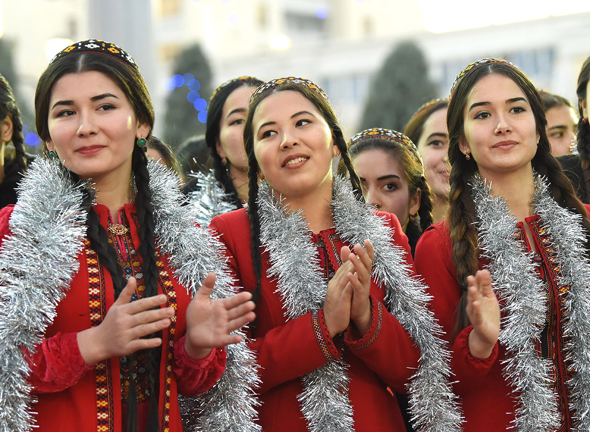 Центром новогодних торжеств стала площадь перед Культурно-развлекательным центром «Älem» 