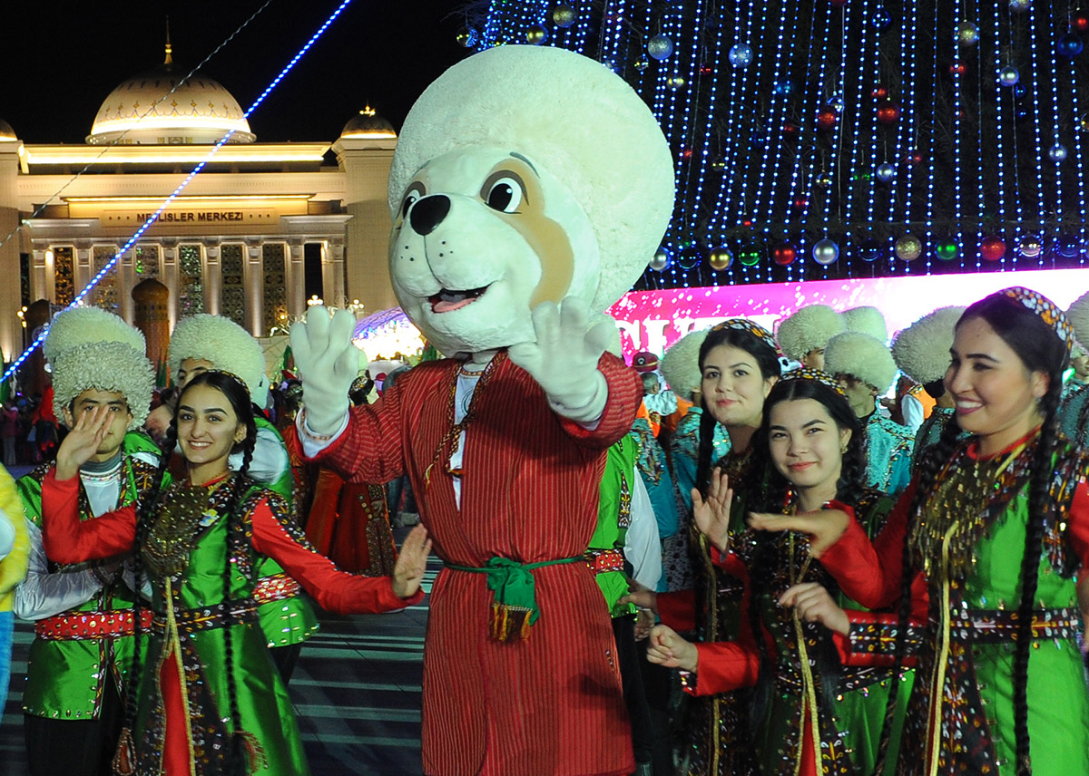 Новогодние праздники в ташкенте. Новогодние каникулы в узбекистане. Навруз мусульманский. Празднуют ли узбеки новый год. Новый год в узбекистане.