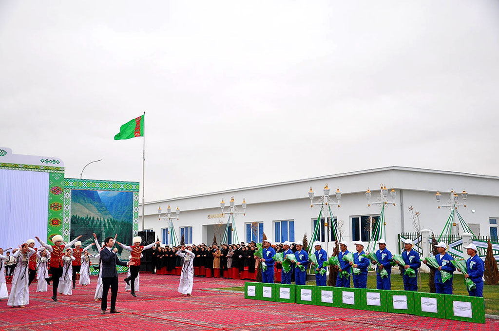 New greenhouse complex will specialize in growing seedlings for landscape gardening in the Akhal Velayat 