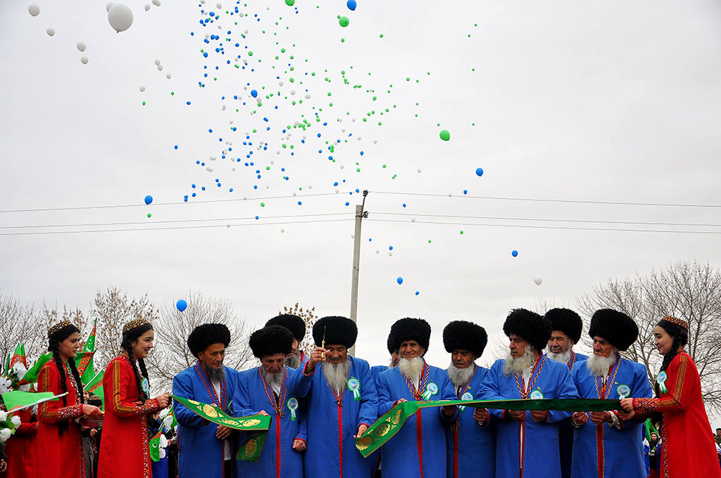 New greenhouse complex will specialize in growing seedlings for landscape gardening in the Akhal Velayat 