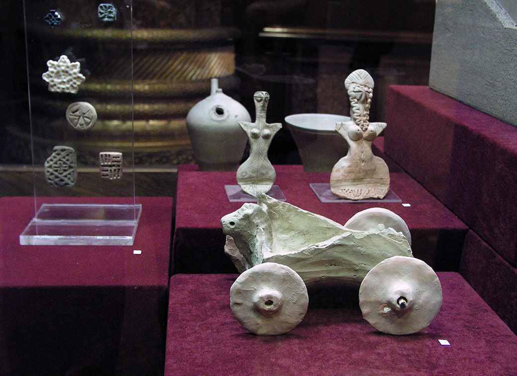 Altyndepe ösen senetçiligiň we ybadathanalaryň merkezidir