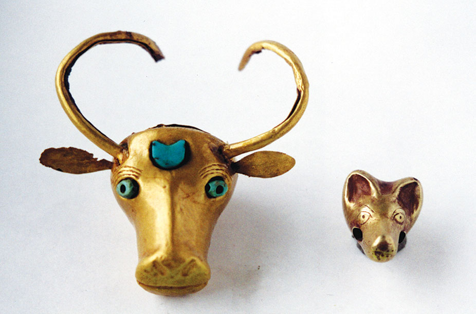 Altyndepe ösen senetçiligiň we ybadathanalaryň merkezidir