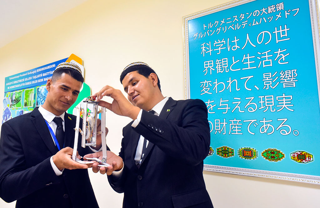 Students of the University of Engineering and Technology showed an interest in foreign poetry