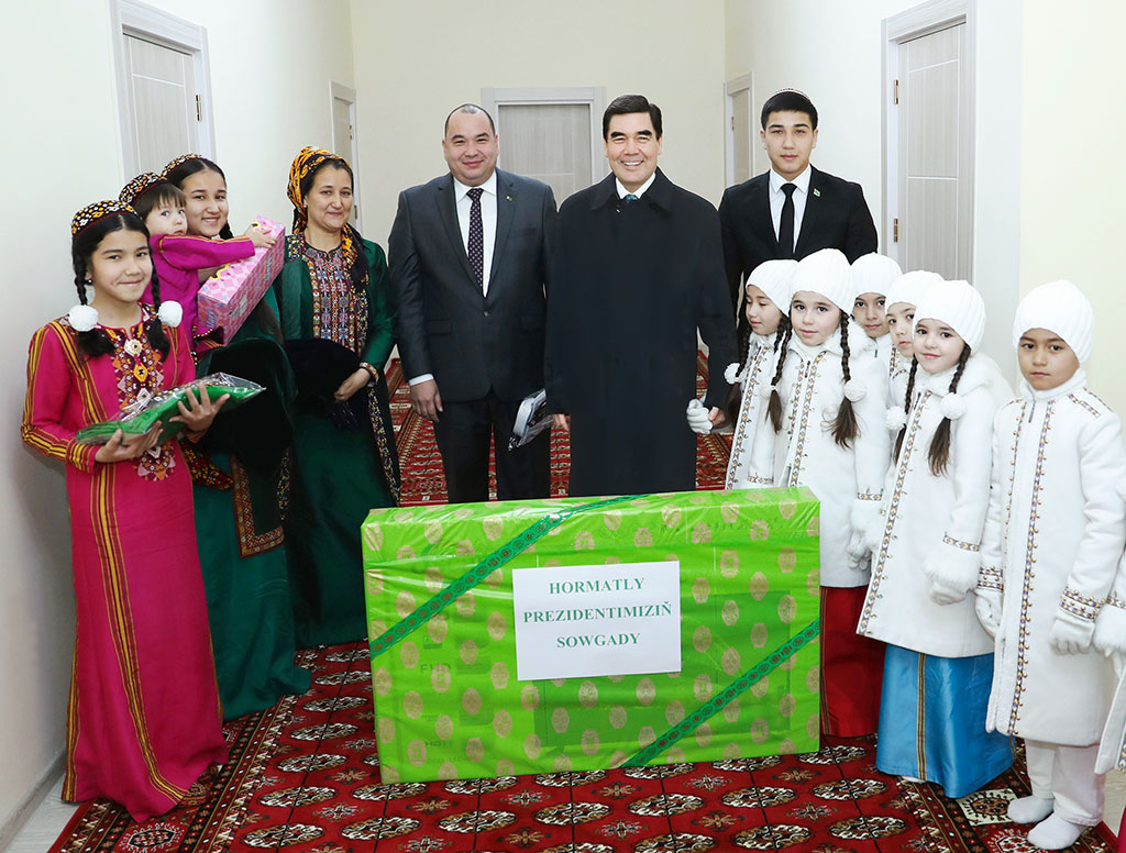 При участии главы государства открыта новая очередь жилого массива Тязе заман 