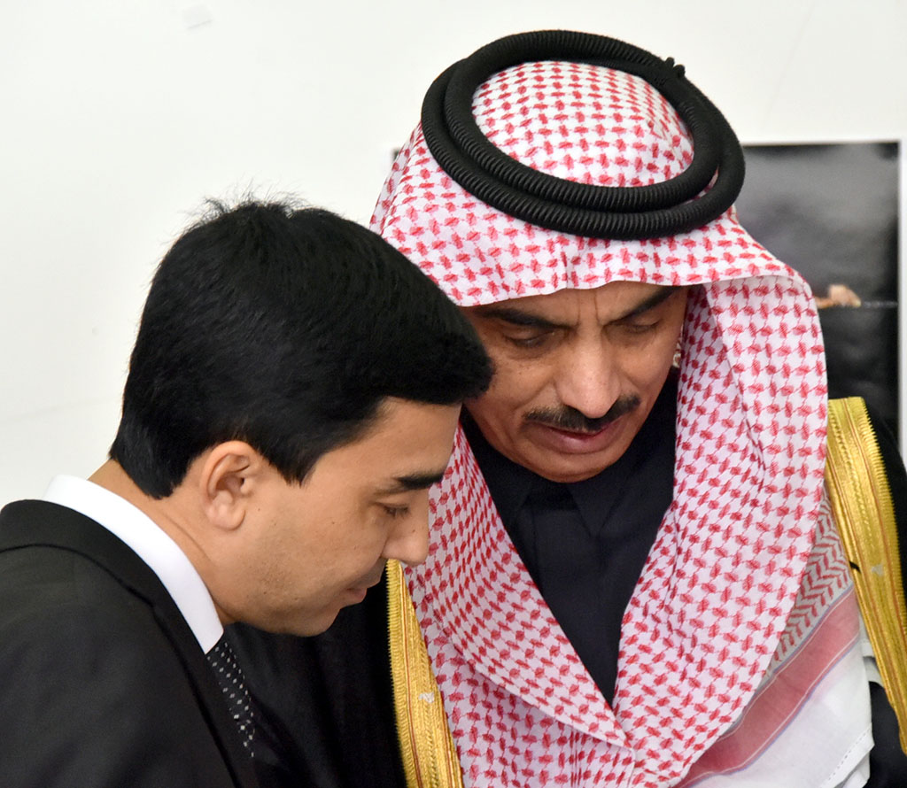 Participants of the forum discuss the role of Turkmenistan in restoration of the Silk Route in new format