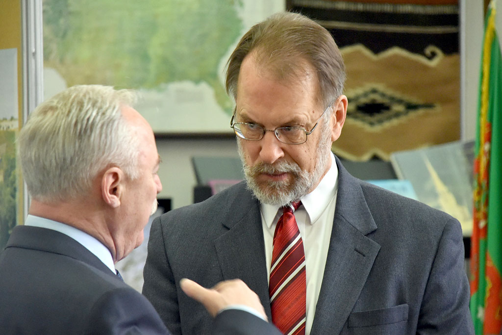 Participants of the forum discuss the role of Turkmenistan in restoration of the Silk Route in new format
