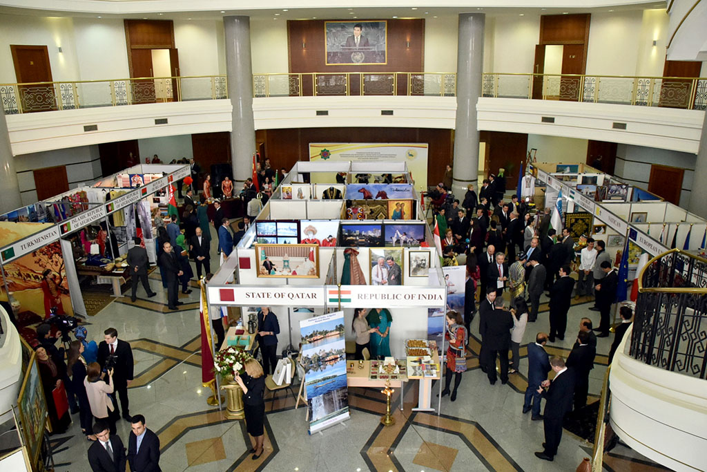 Participants of the forum discuss the role of Turkmenistan in restoration of the Silk Route in new format